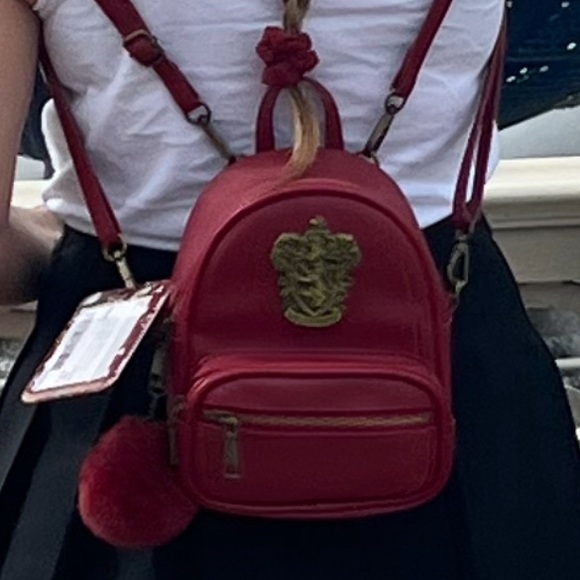 Universal Studios Gryffindor backpack - Picture 2 of 2